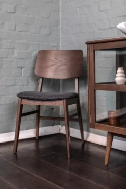 Löderup Sideboard Vitrin Rökbetsad Ek